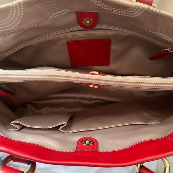 Coach Ashley, Shoulder Purse. - Picture 9 of 12